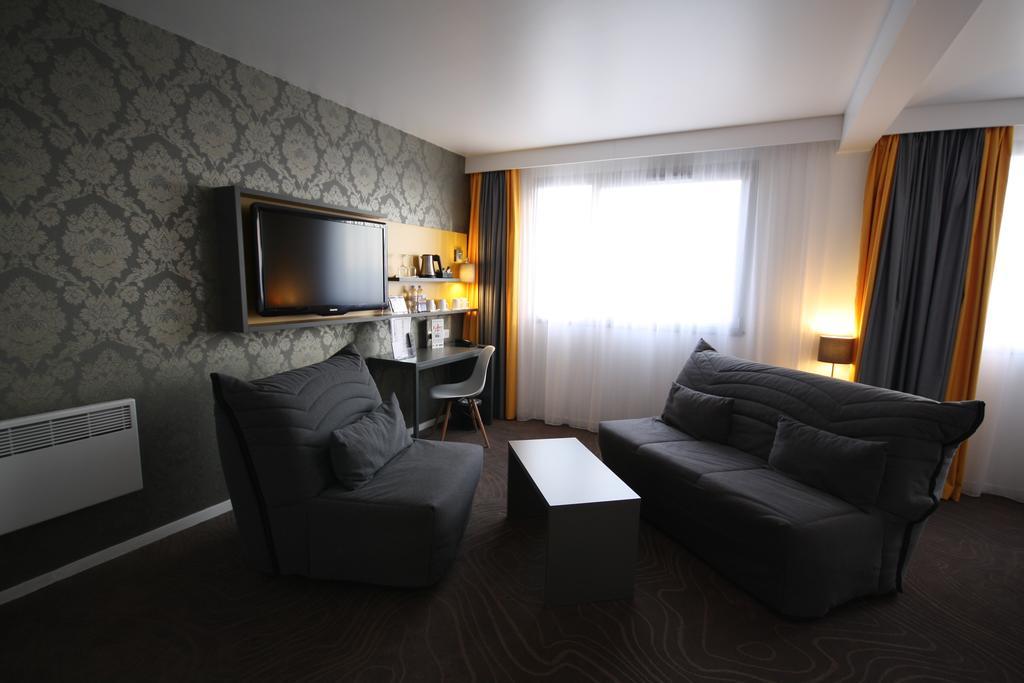 Hotel Kyriad Tours St Pierre Des Corps Gare Сен-Пьер-Де-Кор Экстерьер фото