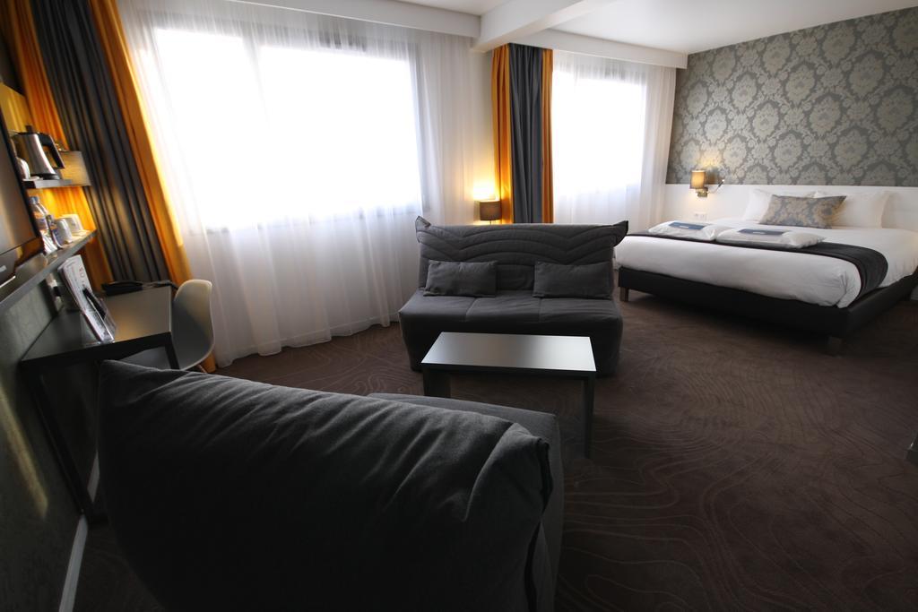 Hotel Kyriad Tours St Pierre Des Corps Gare Сен-Пьер-Де-Кор Экстерьер фото
